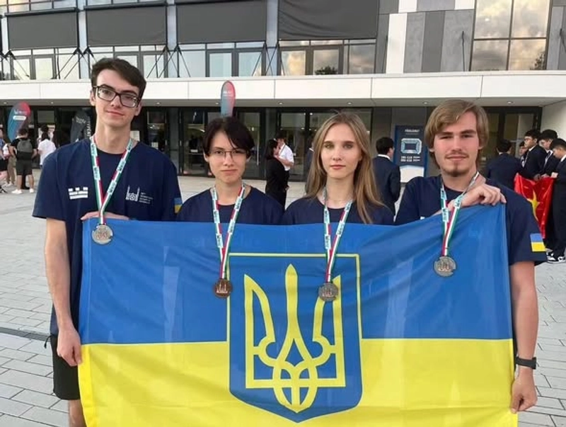 Міжнародні олімпіади з інформатики 2022-2023 slide 0