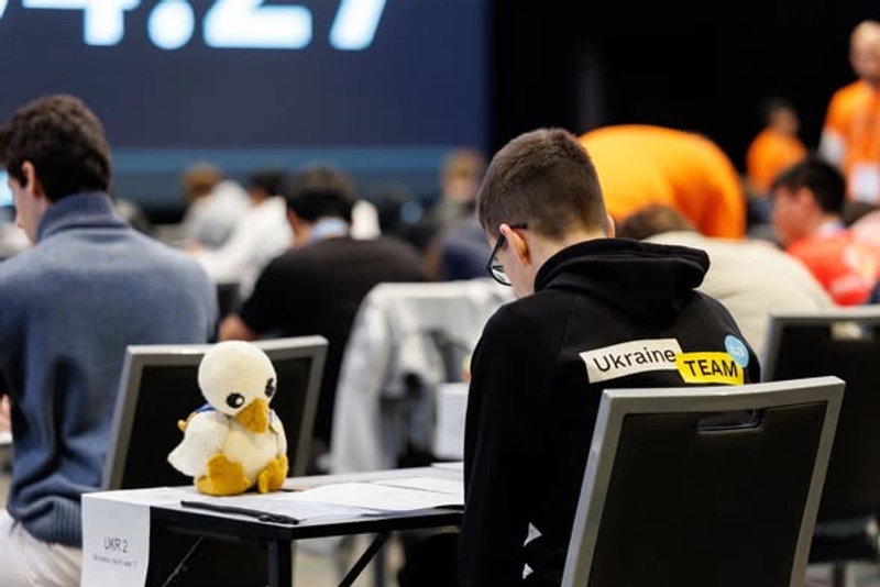 Міжнародна Математична Олімпіада (IMO) 2025 slide 1